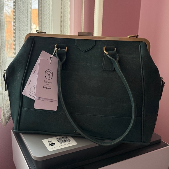 Laflore Paris Dark Green Bag
45x31x15 cm/ 18x12x6 inc
Laflore.com more info - Picture 2 of 8